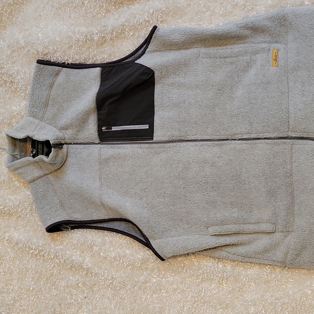 Nearly new BASS EXPLORER vest Size LG